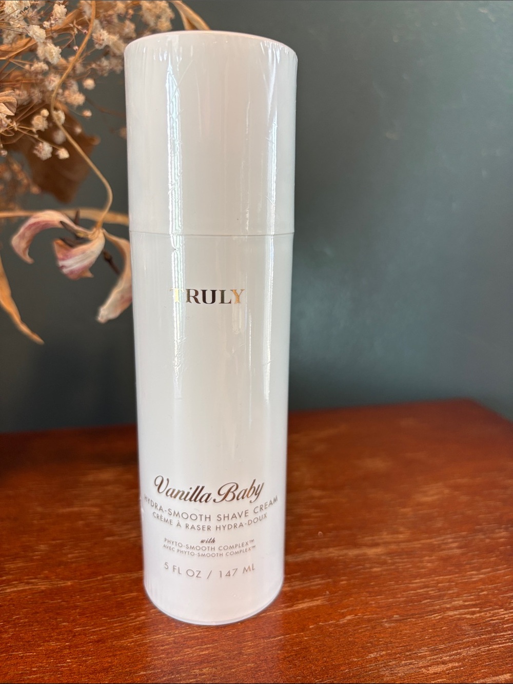 TRULY Vanilla Baby Hydrating Shave Cream — White